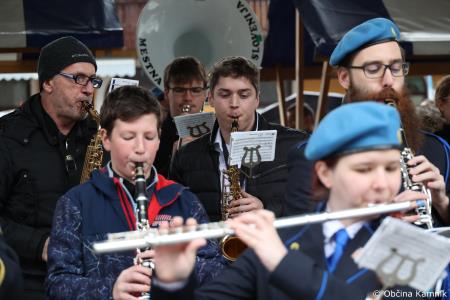 Dobrodošel mamut v Kamniku je dobil svoje mesto bronasti mamut v naravni velikosti, ki stoji v Mamutovem parku (46)